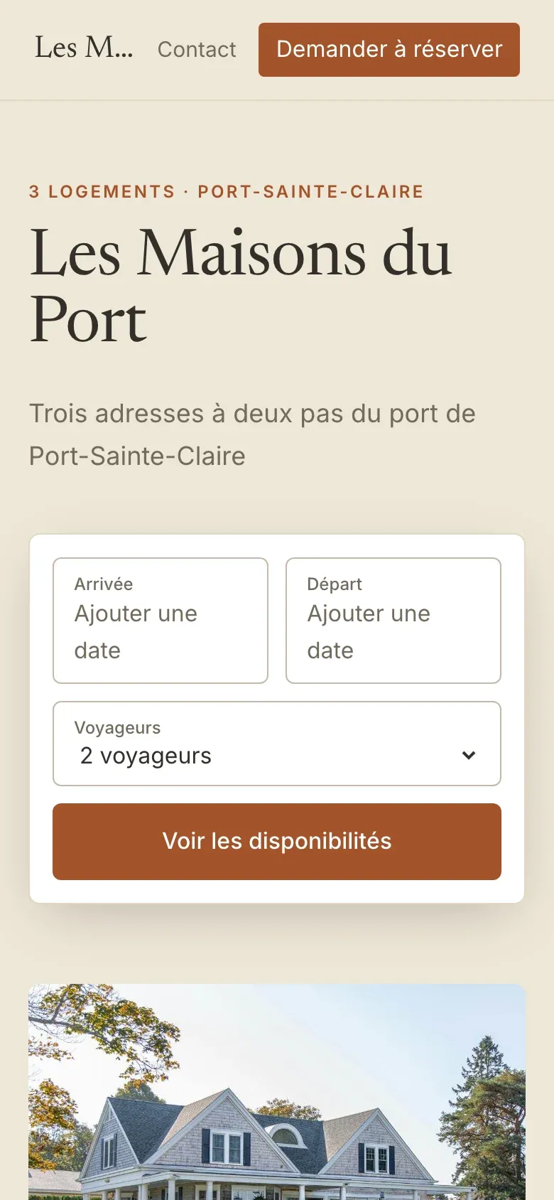 Le même Site sur smartphone, avec la recherche par dates empilée au-dessus des logements.